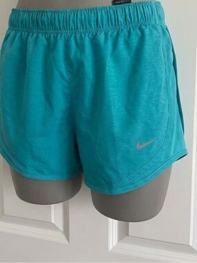 Nike Women’s Nike Tempo Dri-Fit Teal Shorts Size Small